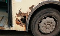 Ростовчане сфотографировали пассажирский автобус с огромной дырой