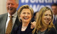 Семья Клинтон смешала в одну кучу бизнес, политику и благотворительность?