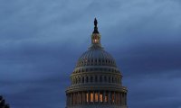 Сенат принял пакет мер по стимулированию экономики на $1,9 трлн
