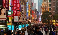 Шанхай будет привлекать компании для открытия своих первых магазинов в городе