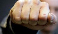 Школьник избил кузбассовца за замечание о шумной вечеринке‍ и переломал ему ребра