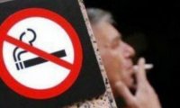 Штраф до 1500 рублей: россиянам запретят курить возле подъездов