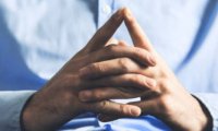 Сила в движении: как простые жесты рук делают вас убедительнее