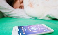 Смартфон под подушкой может вызывать рак и бесплодие