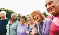 Социальная активность как лекарство от старости: научное подтверждение
