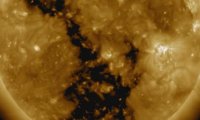 Сотрудники NASA обнаружили огромную дыру на Солнце‍