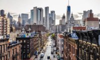 Средняя продолжительность жизни жителей Нью-Йорка сократилась на 4,6 года по итогам 2020 года