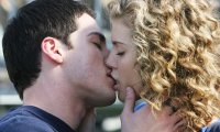 Стало известно, почему люди целуются с закрытыми глазами