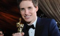 Стивен Хокинг поздравил Эдди Редмейна с «Оскаром»