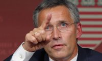 Столтенберг раскритиковал Путина за «бряцанье оружием»