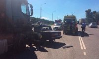 Страшное ДТП двух грузовиков на трассе М-6 в Подмосковье: один человек погиб