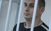 Суд оставил режиссера Сенцова под стражей до 11 мая