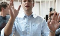Суд приговорил Навального к 3,5 годам условно
