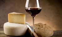 Сыр способен улучшить вкус вина