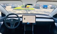 Tesla добивается одобрения датчика, который сможет обнаруживать ребенка, оставленного в машине во время жаркой погоды