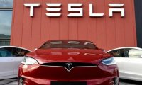Tesla впервые завершила год с чистой прибылью