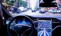 Tesla запустит сервис беспилотных такси в 2020 году