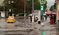 Тропический ливень накрыл Москву: подтоплено метро, повреждены десятки автомобилей, повалены деревья…