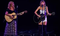 Тэйлор Свифт и Лиза Кудроу спели песню из «Друзей»