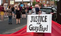 Тысячи британцев присоединяются к протестам из-за смерти Джорджа Флойда