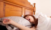 Ученые дали простые советы, как самостоятельно избавиться от храпа