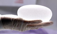 Ученые до сих пор не определились, опасны ли силиконовые импланты