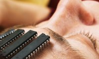 Ученые начали разработку чипов, вживляемых в мозг