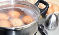 Ученые научились варить яйца обратно 