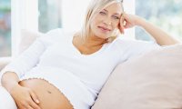 Ученые: Позднее материнство продлевает жизнь женщины‍