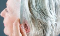 Ученые рассказали, как избавиться от седины без краски для волос