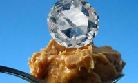 Ученые в Германии добыли алмазы из арахисового масла