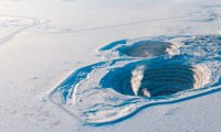 Ученые: Во льдах Антарктиды образовалась гигантская дыра