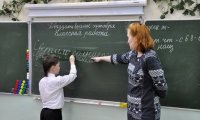 Учителя стараются учить, чиновники стараются на них сэкономить