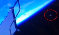 Уфолог запечатлеет яйцеобразный НЛО возле МКС