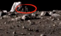 Уфологи показали видео с серым пришельцем на Луне