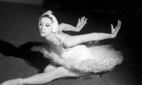 «Умирающий лебедь» Плисецкой вызывал сопереживание зала. К 100-летию со дня рождения примы русского балета
