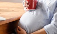 Употребление кофе во время беременности влияет на вес ребенка