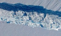 В Антарктиде обнаружили новую гигантскую трещину‍