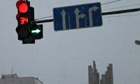 В Архангельске женщину с ребёнком едва не убило дорожным знаком‍