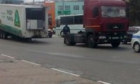 В Белгороде возле автовокзала от фуры отцепился прицеп