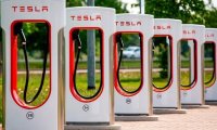 В Белом доме заявили, что Tesla сделает некоторые зарядные станции доступными для всех электромобилей