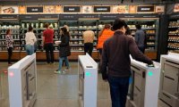 В ближайшие три года Amazon может открыть 3 тыс магазинов без кассиров‍