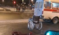 В Челябинске у ТРК «Родник» сбили мужчину на инвалидной коляске: все в крови