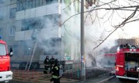 В Челябинске утром загорелось общежитие: есть погибшие