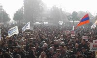 В Ереване митингующие сдали позиции в центре города