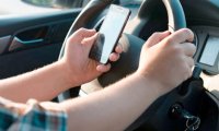 В Госдуме предлагают повысить штраф за использование гаджетов за рулем