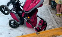 В Ижевске металлическая балка со стройки рухнула на детскую коляску