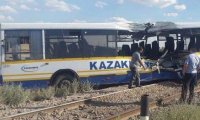 В Казахстане тепловоз врезался в автобус с шахтёрами