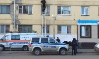 В Кургане из окна общежития выпала женщина