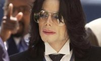 В мемуарах менеджера Майкла Джексона рассказано, почему музыкант делал пластику